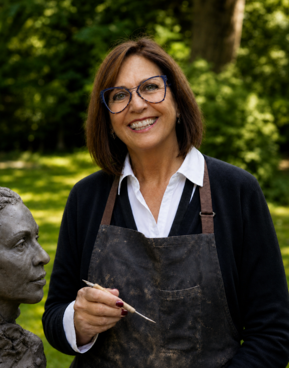 Stella Crowson, sculptor